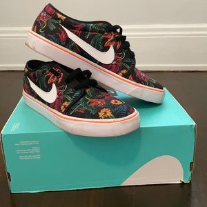 Men’s Nike Tropical Printed Shoes
